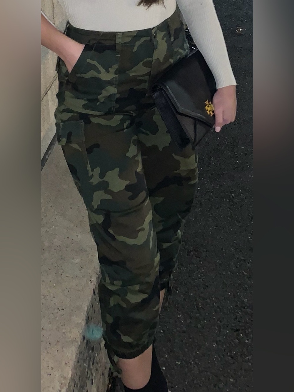 Alice & Olivia
Camo High-Rise Cargo Pants - Green